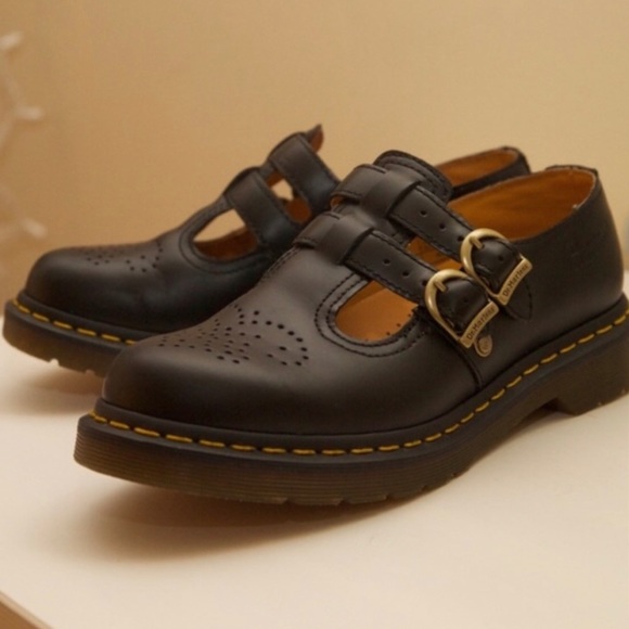 *SOLD* Doc Martens Mary Jane Shoe - Picture 2 of 4